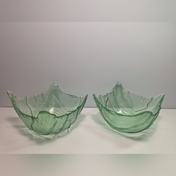 Vintage green pressed bowls set of 2 - Picture 10 of 15
